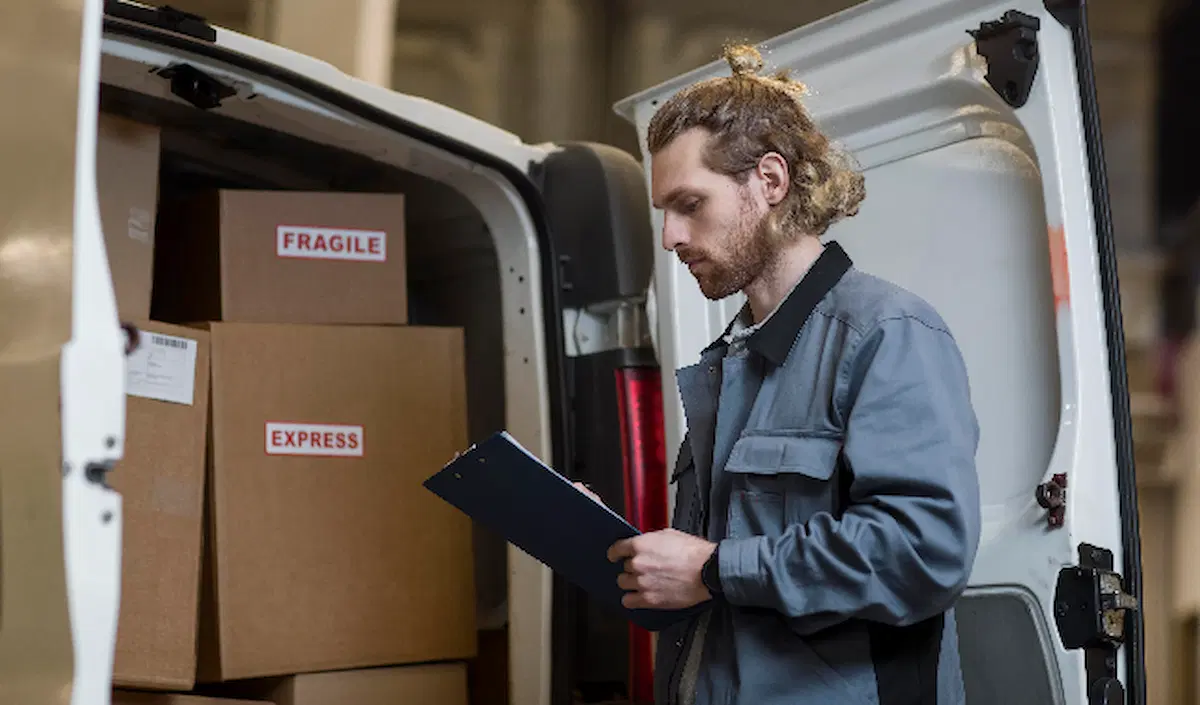 Professional Movers and Packers in Abu Dhabi carrying boxes